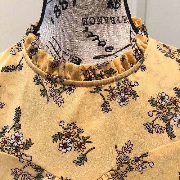 Monteau LA Large Yellow Floral Blouse Ruffled  sleeveless Button Back - Picture 3 of 7